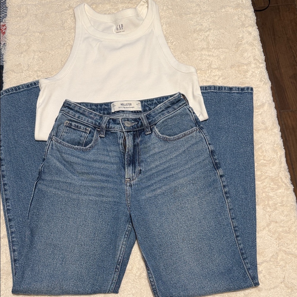 Hollister Women's Light Blue Flare Jeans.    Size 00R / W24 regular